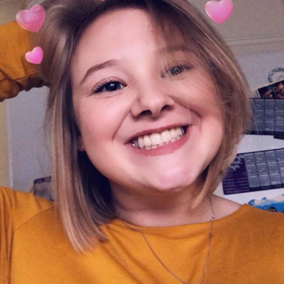 Meet your Posher, Cienna - Picture 1 of 1